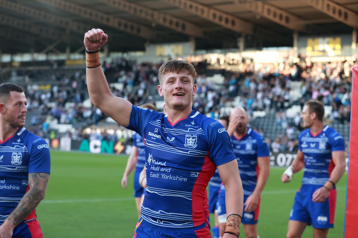 hullfcofficial's tweet photo. Disco dancing Davy 🥳🎉

⚫️⚪️ #COYH | @ecostrad https://t.co/m341r5UwMm
