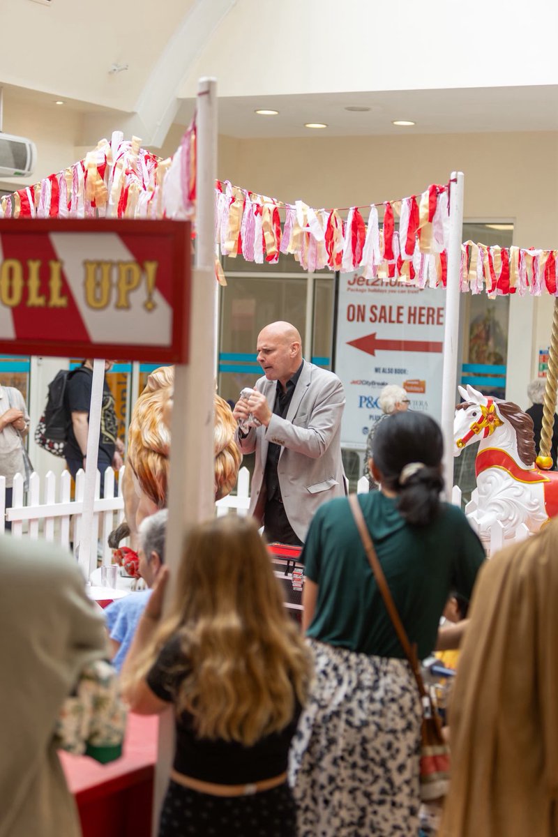 DavidFoxMagic's tweet photo. What a fantastic day at Beaumont Leys Shopping Centre, Leicester. Thank you to the fantastic @andrew_mee_photography_  for kindly sharing the lovely photos. Special thanks to Lisa and Tanya for all your assistance today. #magic #leicester #davidfoxmagic #photographer #entertainer https://t.co/HPFo51EoLw