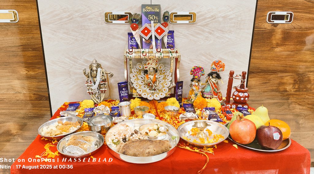 Nitinrockss's tweet photo. Nand ghar anand bhayo jai khaniya lal ki hathi ghodha palki jai kaniya lalki... Happy Janmashtmi to everyone :)

#Janmashtami #janmashtami2025  #DahiHandi2025 #श्रीकृष्ण #Krishna #KrishnaJanmashtami #Mathura #Vrindavan #Trending https://t.co/C58fbJ50wT