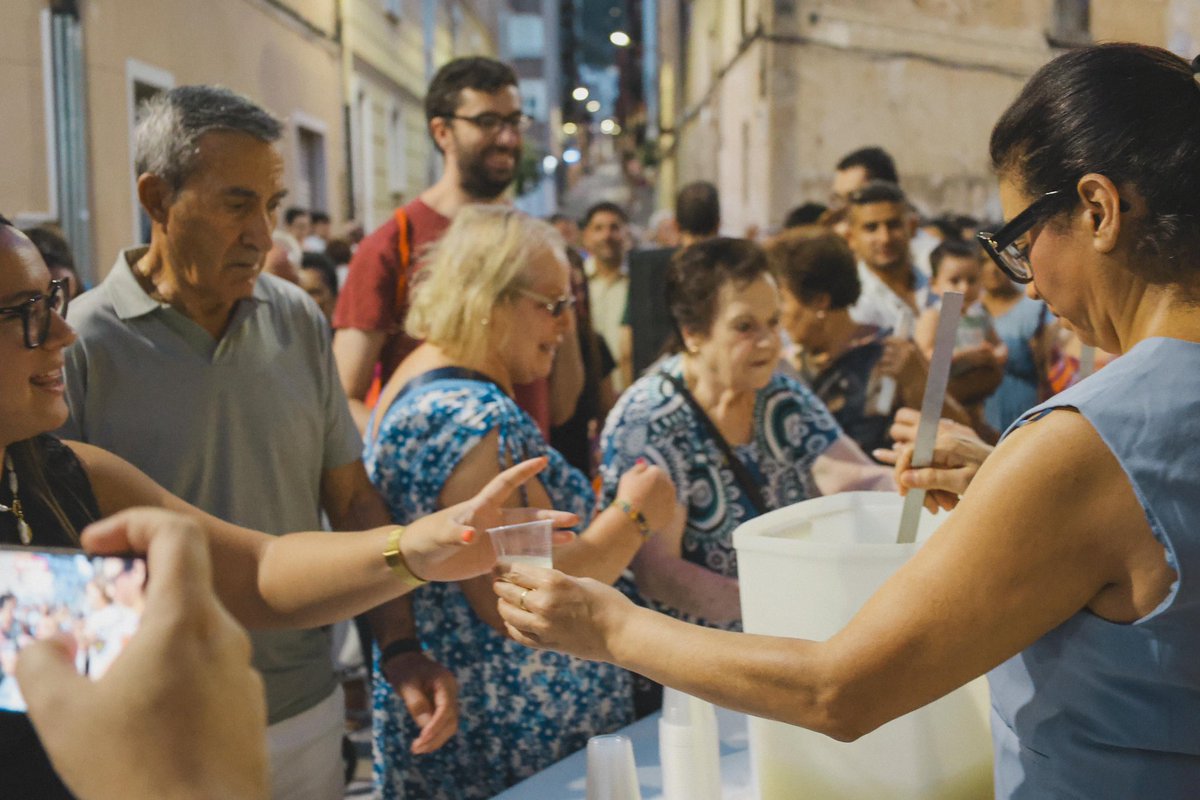 Tenemos la responsabilidad de conservar las manifestaciones culturales y tradiciones de #Yecla. 

Hoy celebramos la festividad de San Roque com la misa y procesión en honor al santo, y el tradicional reparto de granizado.