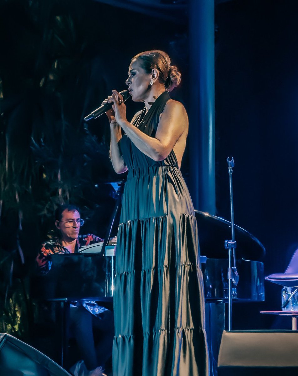 Must_Ent's tweet photo. Zuhal Olcay @zaibodrum konserinden🎶✨️

#MustEntertainment #MustEnt
#Konser #Organizasyon #Prodüksiyon #Etkinlik #ZuhalOlcay https://t.co/mbpk5Ymlhp