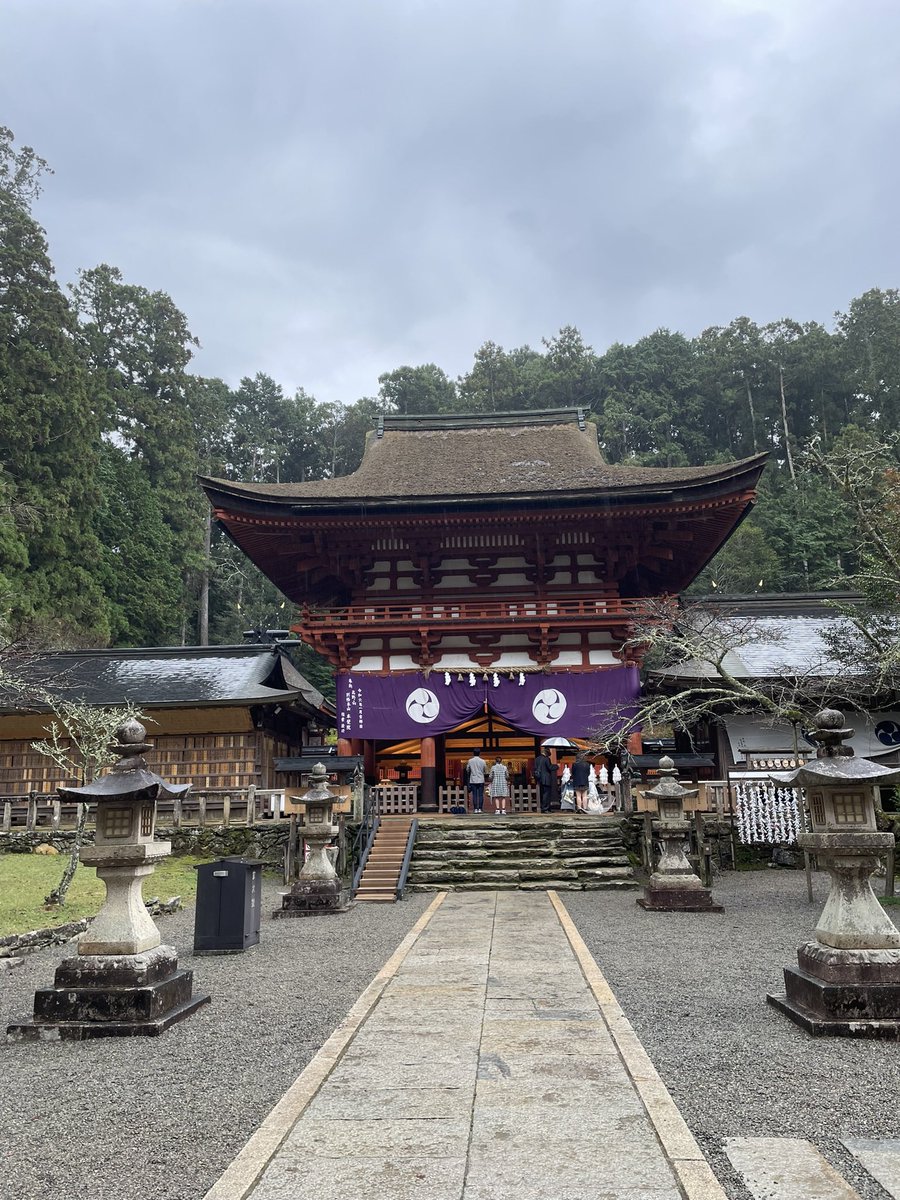 Eri358Uchi's tweet photo. おはようございます。いつもありがとうございます。🙏
和歌山県伊都郡かつらぎ町
丹生都比売神社⛩️さま
古来魔除けとされた赤い顔料「丹」をつかさどり、あらゆる災厄を祓う女神です。感謝です。
#丹生都比売神社
#世界遺産 https://t.co/HOod2UVfE5