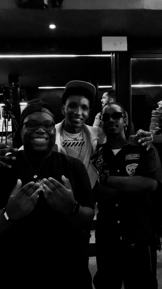 Psamuelbond's tweet image. #breaktime w @44db_collective 🐐🖤