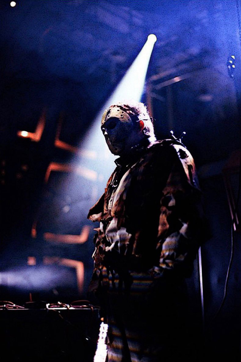 F13ARCHIVIST's tweet image. #BehindTheScenes shots of Kane Hodder as “Pre-Uber” #JasonVoorhees on the set of #JasonX (2002) #HorrorCommunity #FridayThe13th