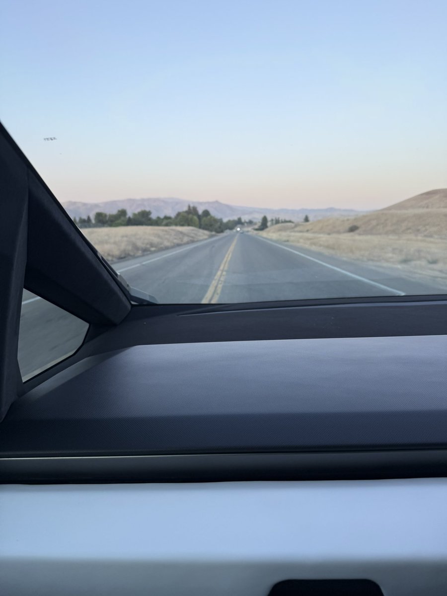chiledaniel's tweet image. Can you please fix this left lane pulling on please @cybertruck thx