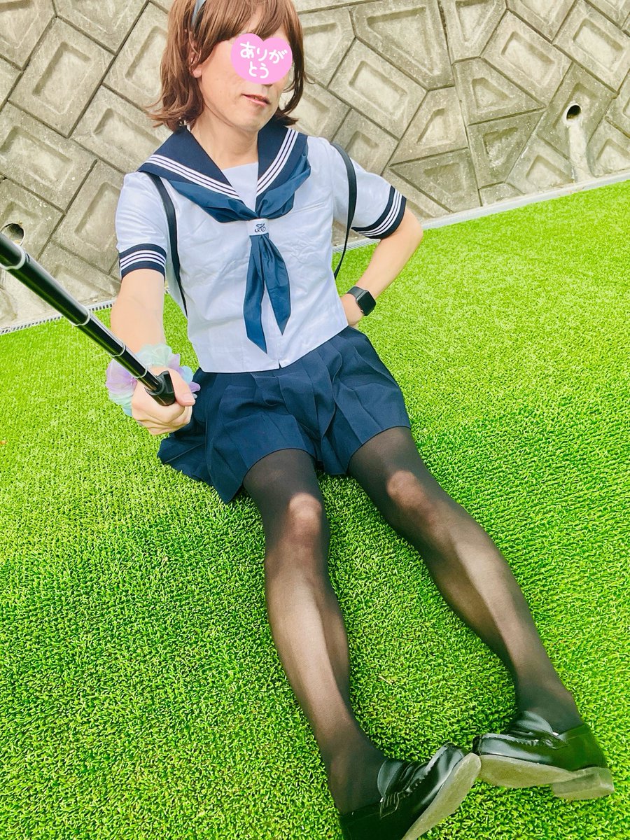 おはようございます☀️

今朝も夏セーラー服with紺色スカーフです💙

遊具のある小さな公園を見下ろせるところに人工芝が敷かれてあったので、しゃがんで休憩です😊

いつも知世のセーラー服姿を見にきてくださり、本当にありがとうございます💕

皆さんに感謝です🥰

#女装 #セーラー服 #男の娘