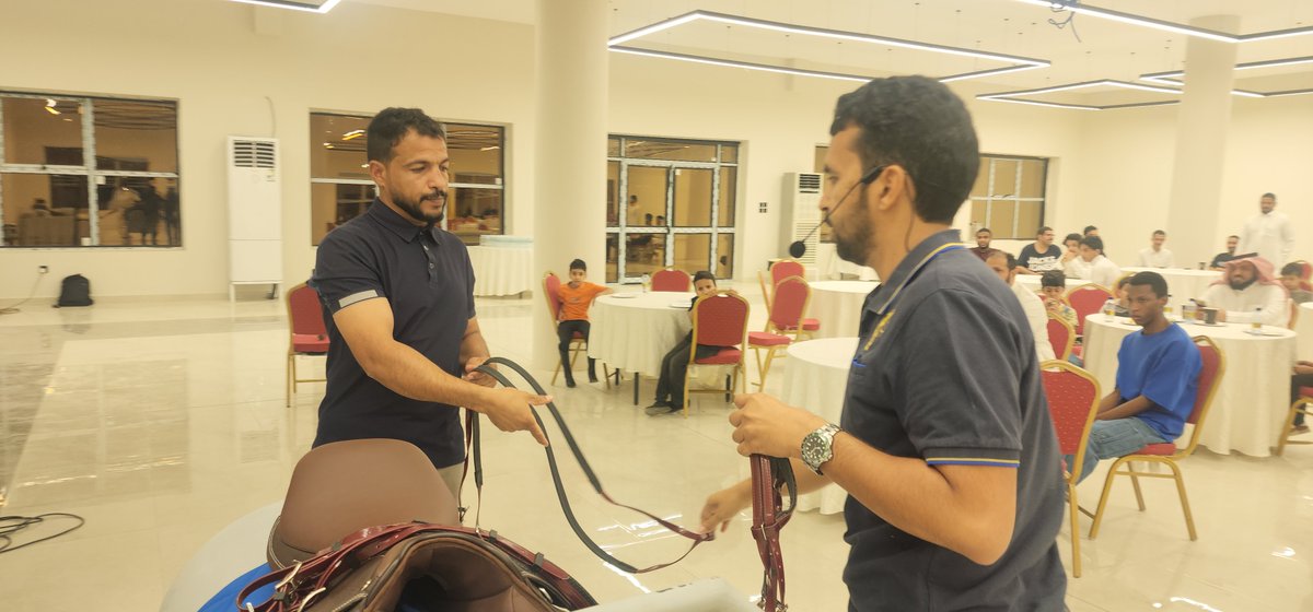 hopemedia5's tweet photo. تم تنظيم دورة أساسيات الفروسية للمبتدئين وتكريم المدرب علي سلمان السهلي، وهومدرب معتمد من الاتحاد الدولي للفروسية. تم توزيع الجوائز على المشاركين، مما يعزز روح المنافسة والتحفيز في رياضة الفروسية. https://t.co/LaoWcckzI8