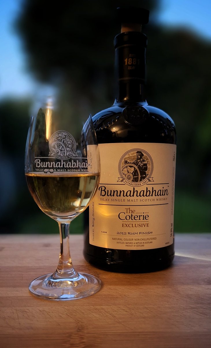 Newckie's tweet image. A rum cask @Bunnahabhain on an almost Carribean evening.
#flange
#BlessUp