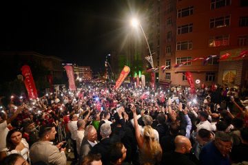 📍Beyoğlu

Seçilmiş Belediye Başkanımız İnan Güney yalnız değildir!

Halkın iradesini yok saymaya yönelik her girişim karşısında kararlılıkla duracağız.

Demokrasi ve adalet mücadelesinde yan yana, omuz omuza olmaya devam edeceğiz.