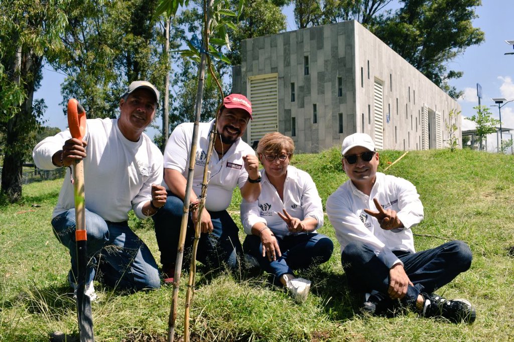 José Iván Herrera Villagómez (@jivanherrera_) on Twitter photo 🌳✨ Regresamos a Amalucan para seguir sembrando futuro con mis compañeros: <a href="/Carlosh_GT/">Carlos G. T.</a>, <a href="/JJTapiaGonzalez/">Juan José Tapia G</a>, <a href="/Carocabrer6/">Carolina Cabrera.</a> y <a href="/marioamontero/">Mario Montero</a>
Con el liderazgo de Pepe Chedraui, #RaícesDelFuturo es ya el programa estrella de reforestación en #Puebla 🌱
#LaCapitalImparable 🌳✨ Regresamos a Amalucan para seguir sembrando futuro con mis compañeros: <a href="/Carlosh_GT/">Carlos G. T.</a>, <a href="/JJTapiaGonzalez/">Juan José Tapia G</a>, <a href="/Carocabrer6/">Carolina Cabrera.</a> y <a href="/marioamontero/">Mario Montero</a>
Con el liderazgo de Pepe Chedraui, #RaícesDelFuturo es ya el programa estrella de reforestación en #Puebla 🌱
#LaCapitalImparable