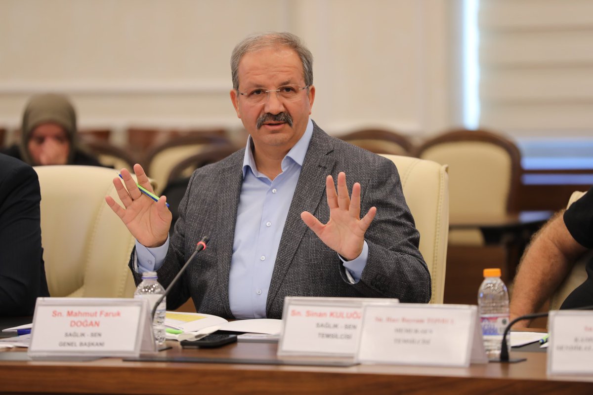 SSMahmutFaruk's tweet photo. 8. Dönem Toplu Sözleşme sürecinde sağlık ve sosyal hizmet kolunda müzakeremizi gerçekleştirdik.

Sürece; yönetim kurulu üyelerimiz, hekim komisyonumuz ve mevzuat uzmanlarımızla katıldık.

Emeğin hakkı için mücadelemizi kararlılıkla sürdürüyoruz.

#1000TLyeNeEder https://t.co/dIGJFKmKex