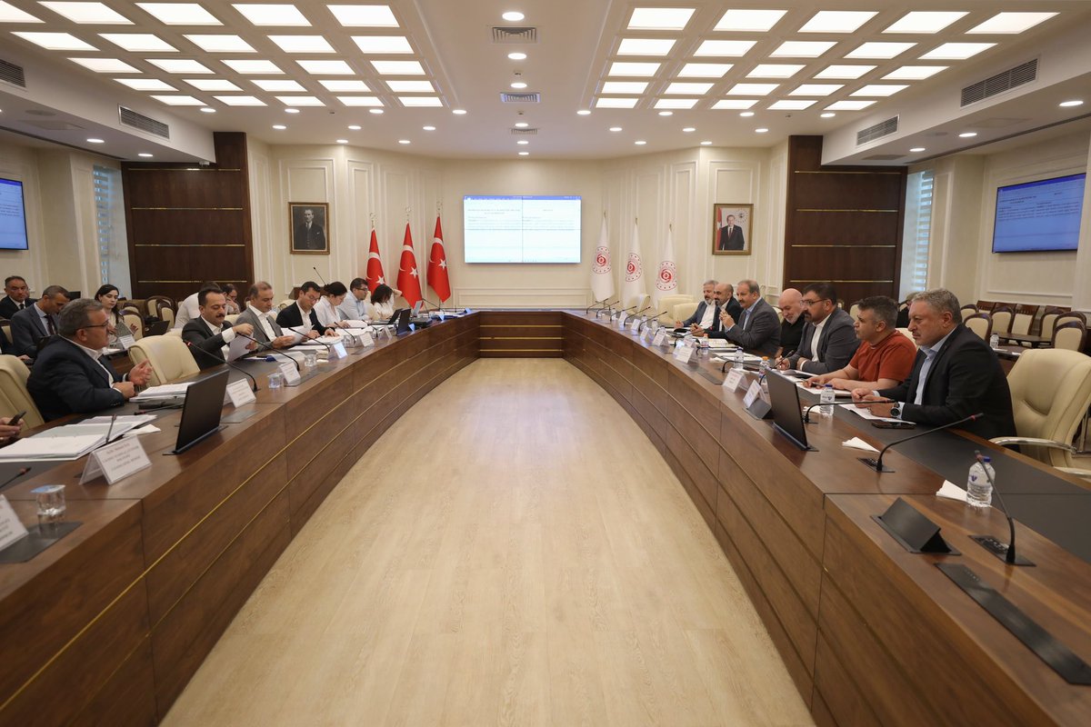 SSMahmutFaruk's tweet photo. 8. Dönem Toplu Sözleşme sürecinde sağlık ve sosyal hizmet kolunda müzakeremizi gerçekleştirdik.

Sürece; yönetim kurulu üyelerimiz, hekim komisyonumuz ve mevzuat uzmanlarımızla katıldık.

Emeğin hakkı için mücadelemizi kararlılıkla sürdürüyoruz.

#1000TLyeNeEder https://t.co/dIGJFKmKex