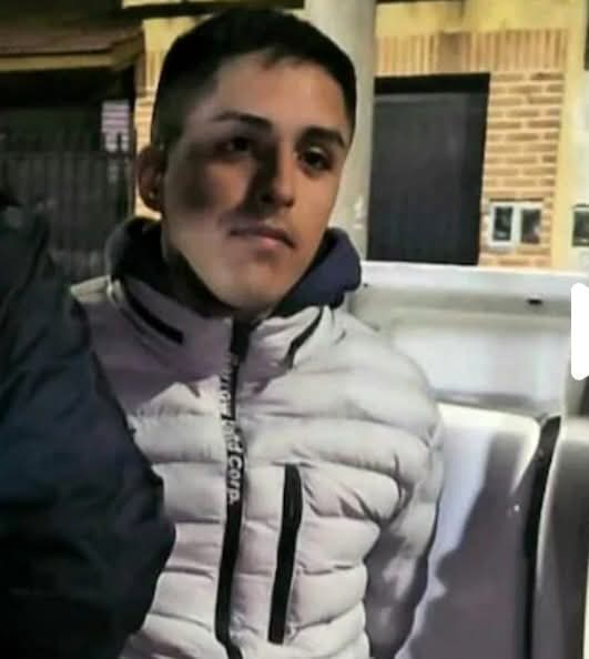 #LaMatanza 
Este hijo de put@ es uno de los tres delincuentes que ASESINARON a Rita Suarez delante de su hijo de quince años  en La Matanza 😭
Dejo a una familia destruida, SORET3S mal paridos.
Todavía tienen la suerte de tener gente que les da lastima y salen a su favor.