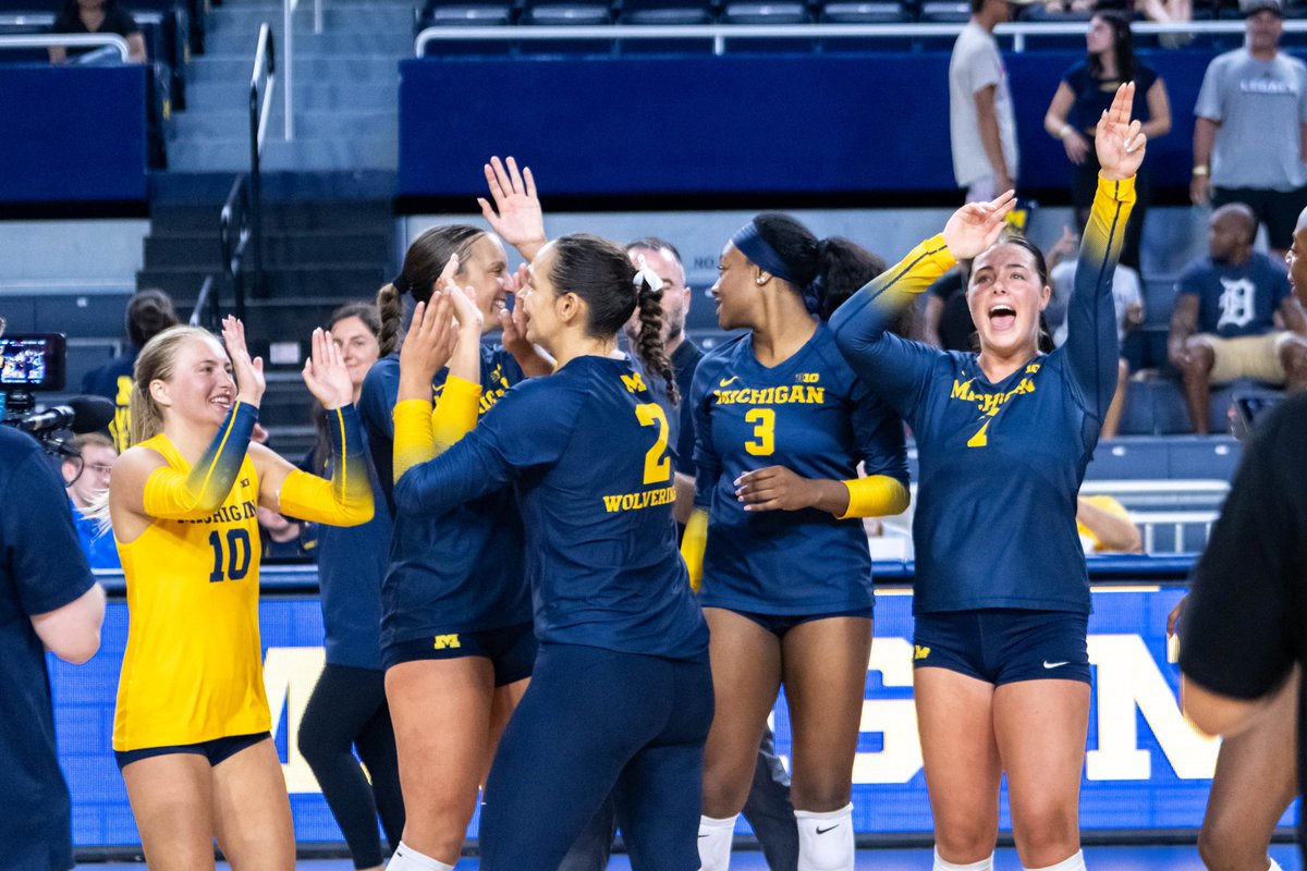 Congrats to the Blue Team for winning the Maize and Blue Scrimmage! 

#GoBlue