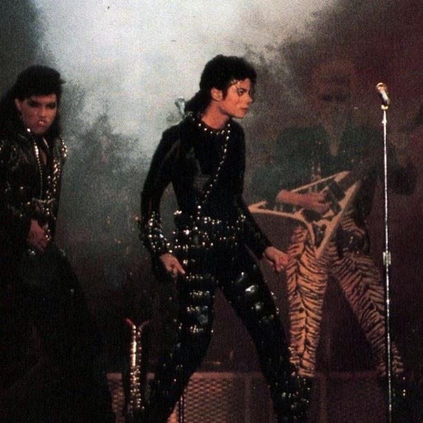 catie_thriller's tweet photo. I will never shut up about how damn good he looked in this fit🧎🏼‍♀️🧎🏼‍♀️🧎🏼‍♀️ https://t.co/owGE1yDTB1