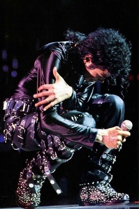 catie_thriller's tweet photo. I will never shut up about how damn good he looked in this fit🧎🏼‍♀️🧎🏼‍♀️🧎🏼‍♀️ https://t.co/owGE1yDTB1
