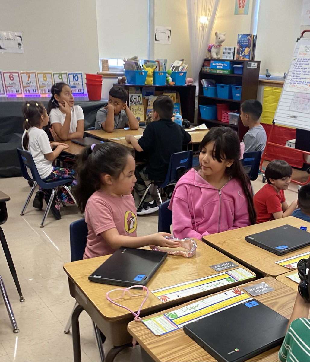MrsMartinez2025's tweet photo. Returning to their 1st grade classroom as 4th grade mentors to their LIM buddies. ❤️ https://t.co/EMNtxFeVAw