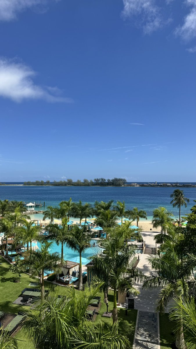 woke up in the bahamas ☀️