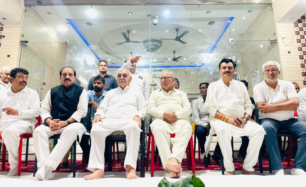 जय श्री कृष्णा !!

श्री सनातन धर्म दुर्गा भवन मंदिर, रोहतक में आयोजित जन्माष्टमी महोत्सव में।