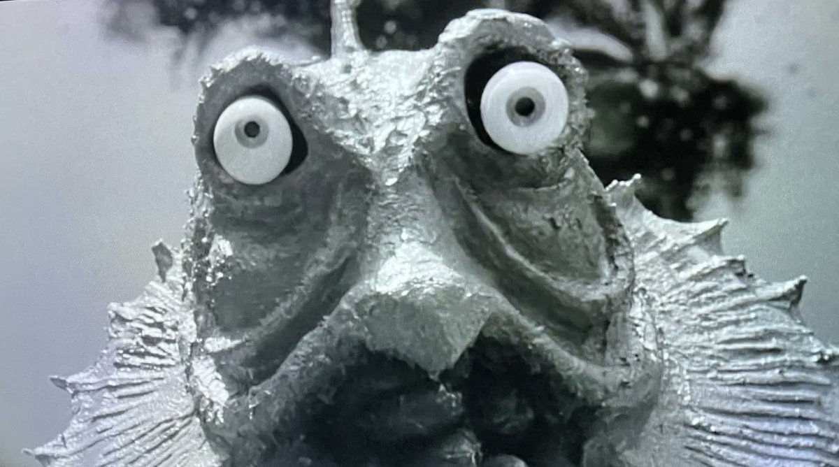 "For 50 years, Jaws has made us afraid to go in the water, but other films showed us it’s not even safe to sit on the beach." - Monsters &amp; Matinees' <a href="/ToniRuberto/">Toni Ruberto</a> shares thoughts on Sun, Sand and the ‘Horror of Party Beach’... #TCMParty 
classicmoviehub.com/blog/monsters-…