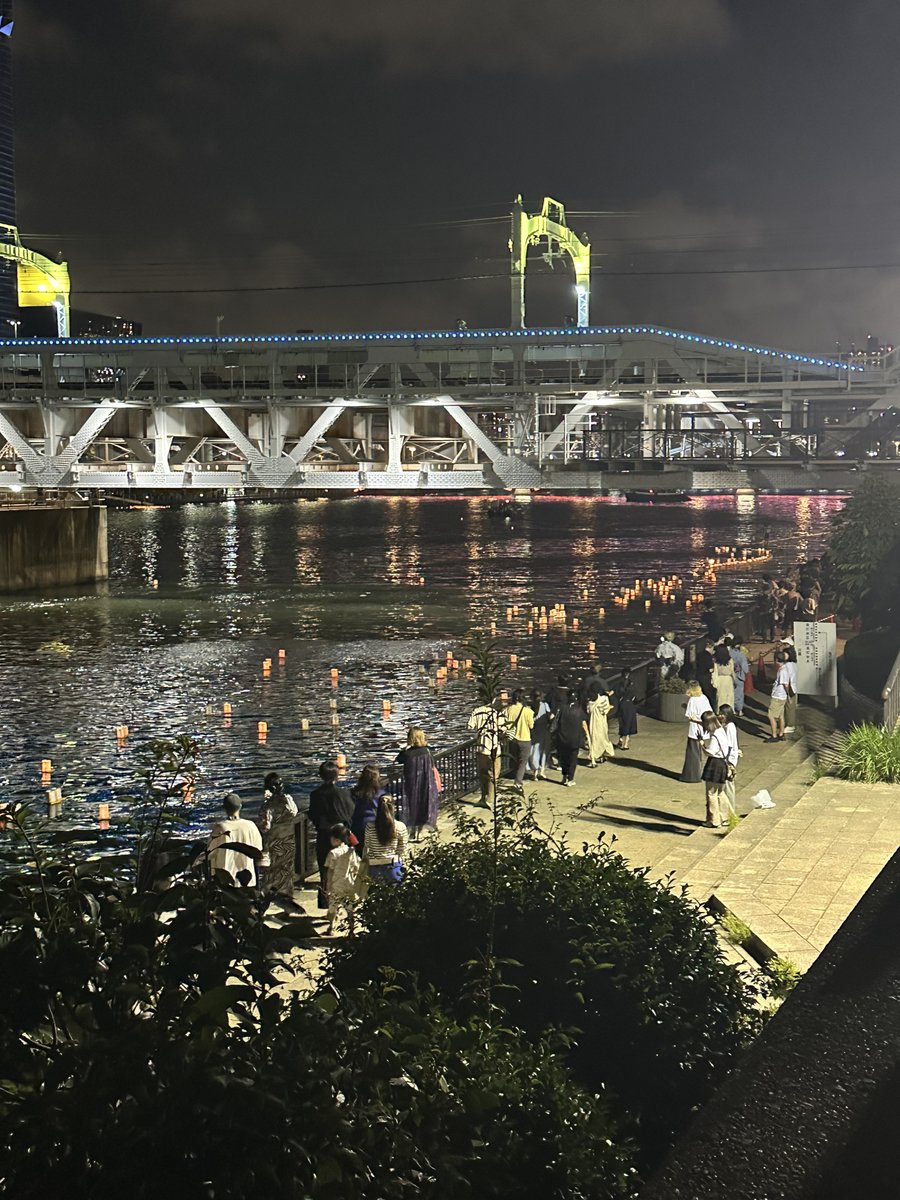 asakusacentral's tweet photo. 本日は80年の歴史ある灯篭流しが開催されました。
「夏の夜にだけ出会えるこのとても幻想的なひとときです。暑い日が続きますので、どうぞご自愛いただきながら、浅草での特別なひと夏をお過ごしください。」 https://t.co/SiH2tBaaEu