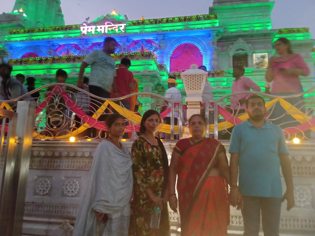 amitkumardy02's tweet photo. Mathura-vrindavan(Bolo bake bihari lal ki jai) https://t.co/UvjY5C9lDI