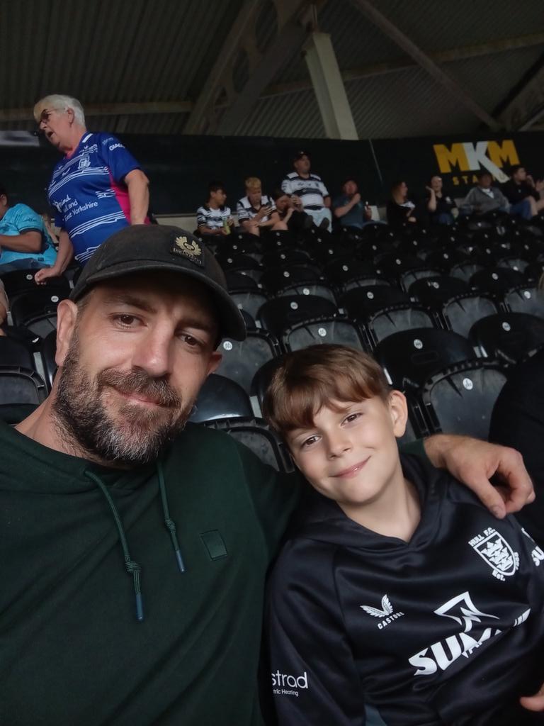 Come on you ulllaaaa 🖤🤍