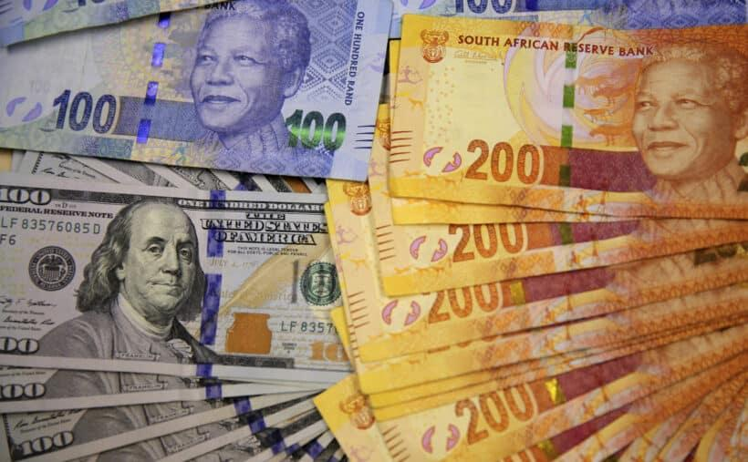 Zimunya couple loses over US$5,000 in shocking break-in

A family in Zimunya Township has been left heartbroken after burglars stole more than US$5,000 in cash while the wife was stuck in the toilet.

The money, US$4,000 (about R74,000) and R20,000 (about US$1,080), was kept in a