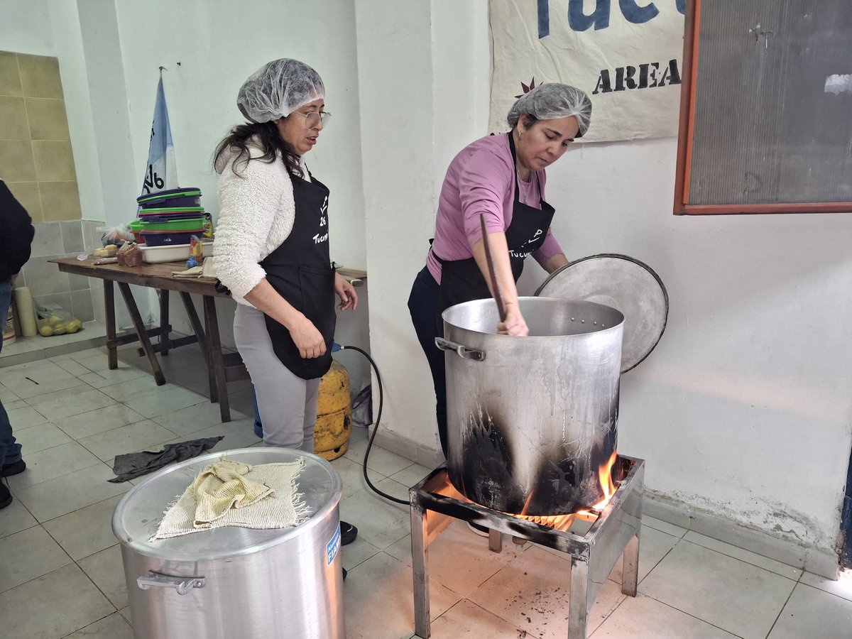 P26deJulio's tweet photo. Algunos preparativos para el #locro.
Planificación y organización para el 35° Encuentro del Peronismo 26 de julio. https://t.co/S5C1fT6aFq