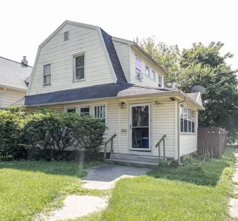 oldhouseunder50's tweet photo. #Ohio #handymanspecial #ColonialRevival $50K. https://t.co/8yWOVkffpc https://t.co/g2HKEboYzK