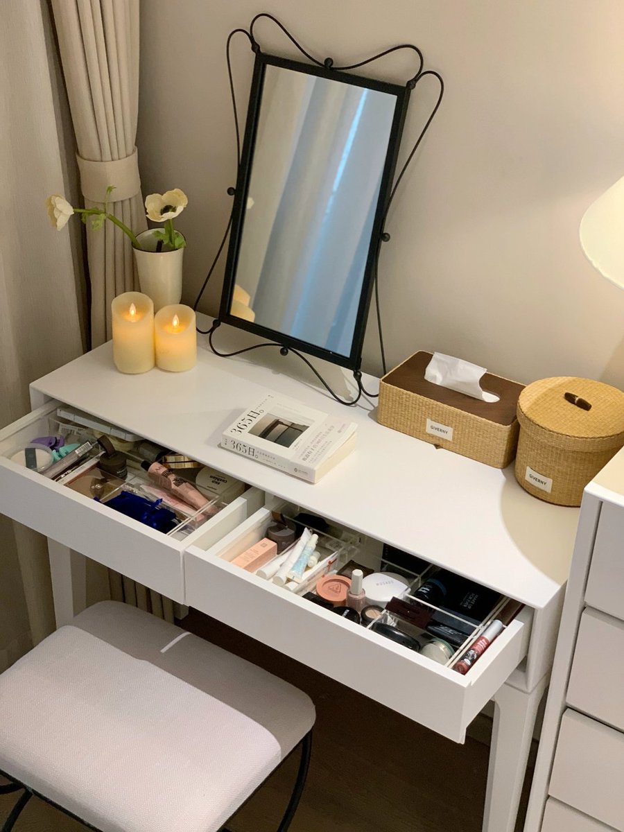 朝はメイク、夜は日記。全部、私だけの静かな時間。