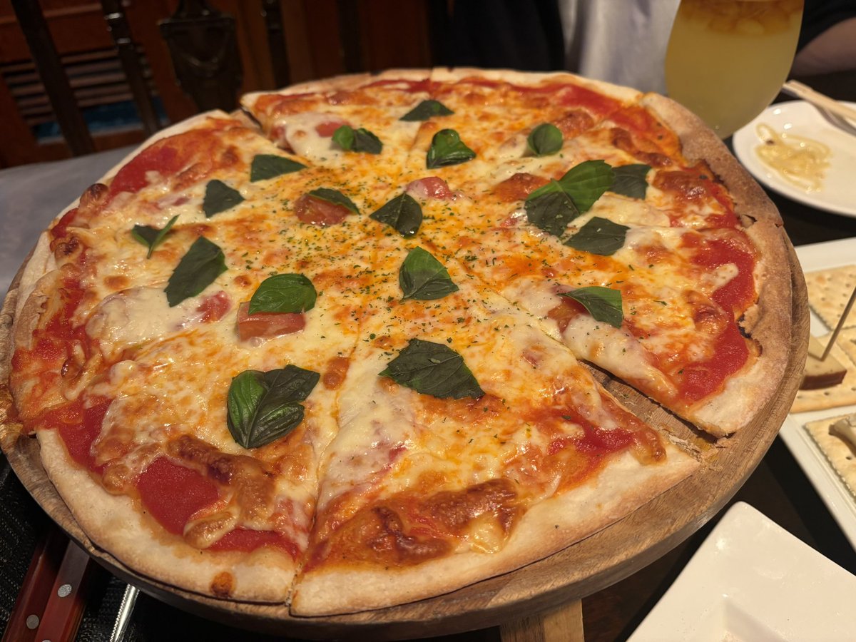 初青春貴族！
ピザ美味しすぎた😋🍕
常連さんとダブルスできて楽しかった~
またいこ~🎯