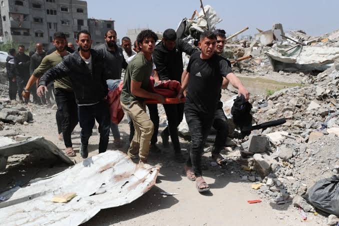 BriefingJK's tweet photo. 25 Palestinians, including 12 searching for aid, were killed in Gaza today by Israeli attacks. The UN says 1,760 people have been killed while trying to get aid since late May — hundreds more since August. Starvation is being met with bombs. https://t.co/HukzlwW81h