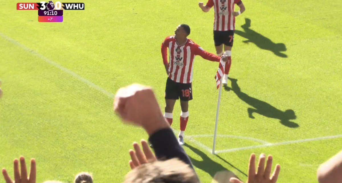 TouchlineX's tweet photo. 3-0 Sunderland.

ANOTHER WONDERFUL GOAL !!!!!!!!!!!!!!!!!!!!!!!!!!!!!!!!!!!!!!!!!!!!!! THIS TIME BY WILSON ISIDOR !!!!!!!!!!!!!!!!!!!!!!!!!!!!!!!!!!!!!! SUNDERLAND WITH LITERALLY THE MOST PERFECT RETURN TO THE PREMIER LEAGUE !!!!!!!!!!!!!!!!!!!!!!!!!!!!!! https://t.co/pfV0Rz2Fs0