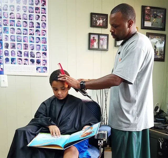 Rainmaker1973's tweet photo. This is Ryan Griffin.

He's a barber who gives a $2 discount to kids if they read a book aloud at his barbershops in Michigan while he gives them haircuts in order to encourage their love of reading. https://t.co/N76OBLQCX9