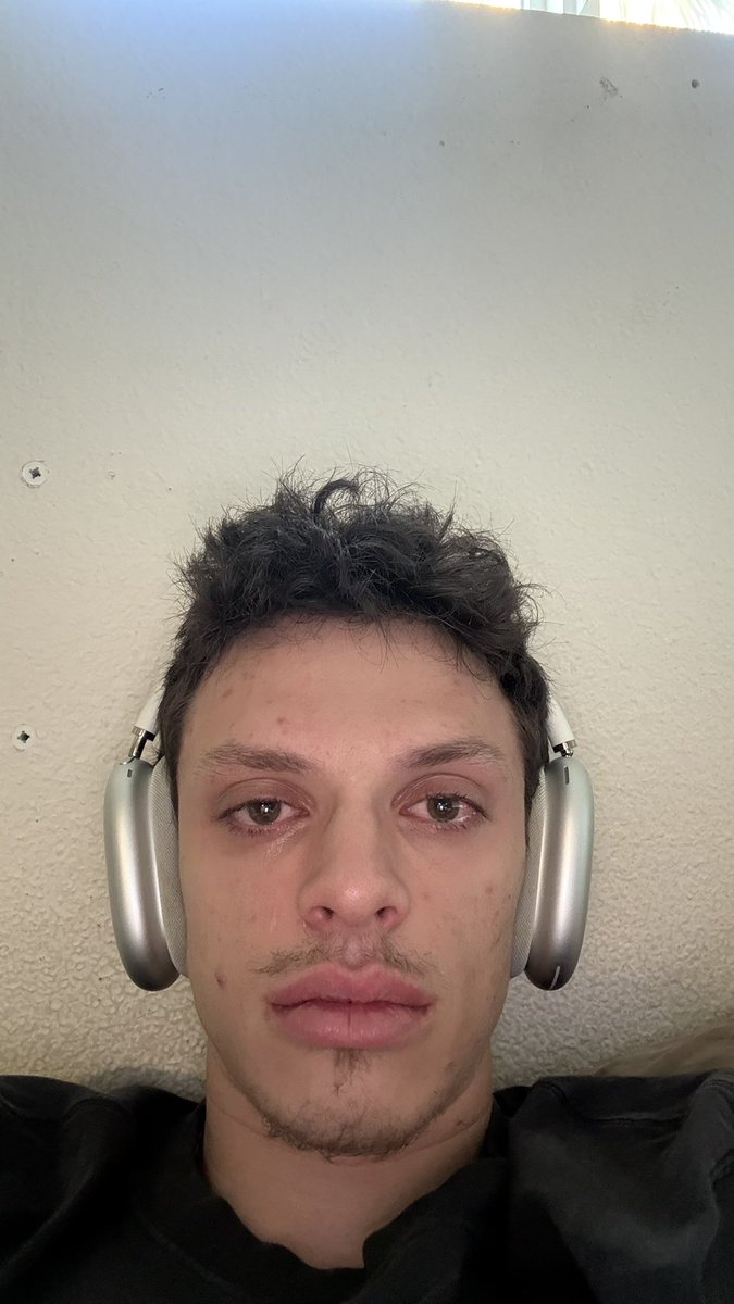 dustin tweet media