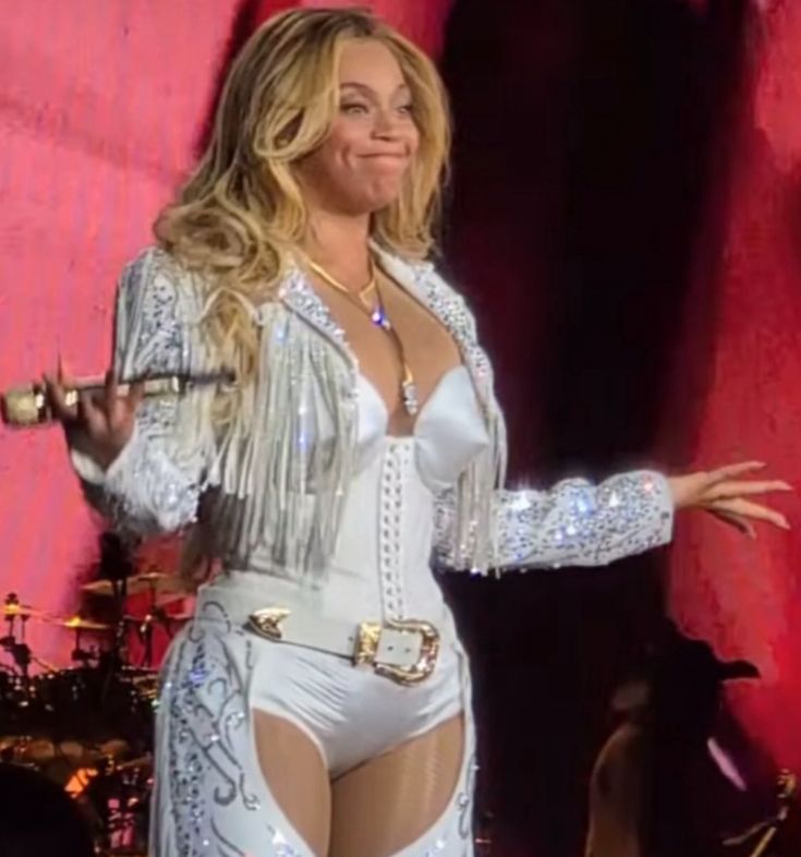 "Beyoncé can't play any instrument".....your fave can't sing