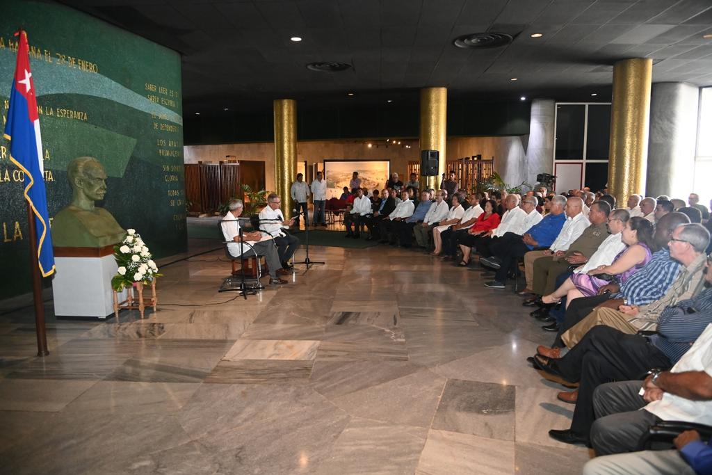 🇨🇺| El 16 de agosto de 1925 se constituyó el primer Partido Comunista de #Cuba donde hoy radica el teatro Hubert de Blanck, en La Habana. Entre sus fundadores estuvieron Baliño y Mella.

A la conmemoración de ese importante hecho asistió hoy el Primer Secretario <a href="/DiazCanelB/">Miguel Díaz-Canel Bermúdez</a>.

🧵