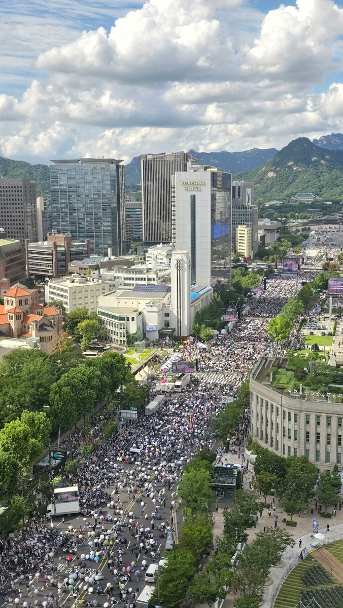culrysoo's tweet photo. On August 16, thousands gathered in Gwanghwamun in korea to protest against the Lee Jae-myung administration.
#FreeKorea #StandWithKorea #SaveKoreaNow #FrontlineOfFreedom
#BeTheSalt #KORUSAlliance #CHINALEEOUT #CCPOUT #FREEYOON https://t.co/apWI5CG0pc