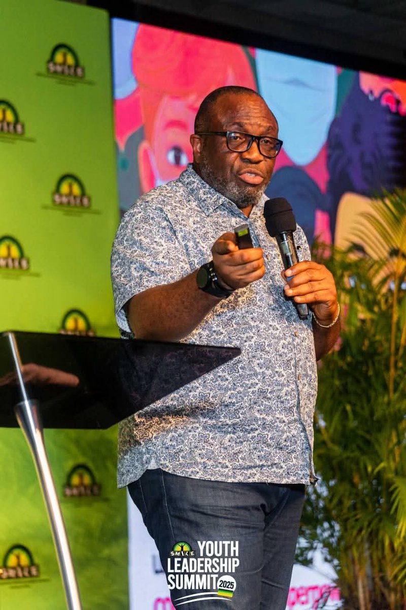 smilengonline's tweet photo. In an inspiring session, Mr. Idy Enang revealed the power of purpose beyond job titles. Using the bee as a symbol of hard work, community, and creation, he encouraged participants to identify what excites them and what they’re naturally good at.
#YLS2025
#Evolve2025
#IYD2025 https://t.co/84gDNdjJZs