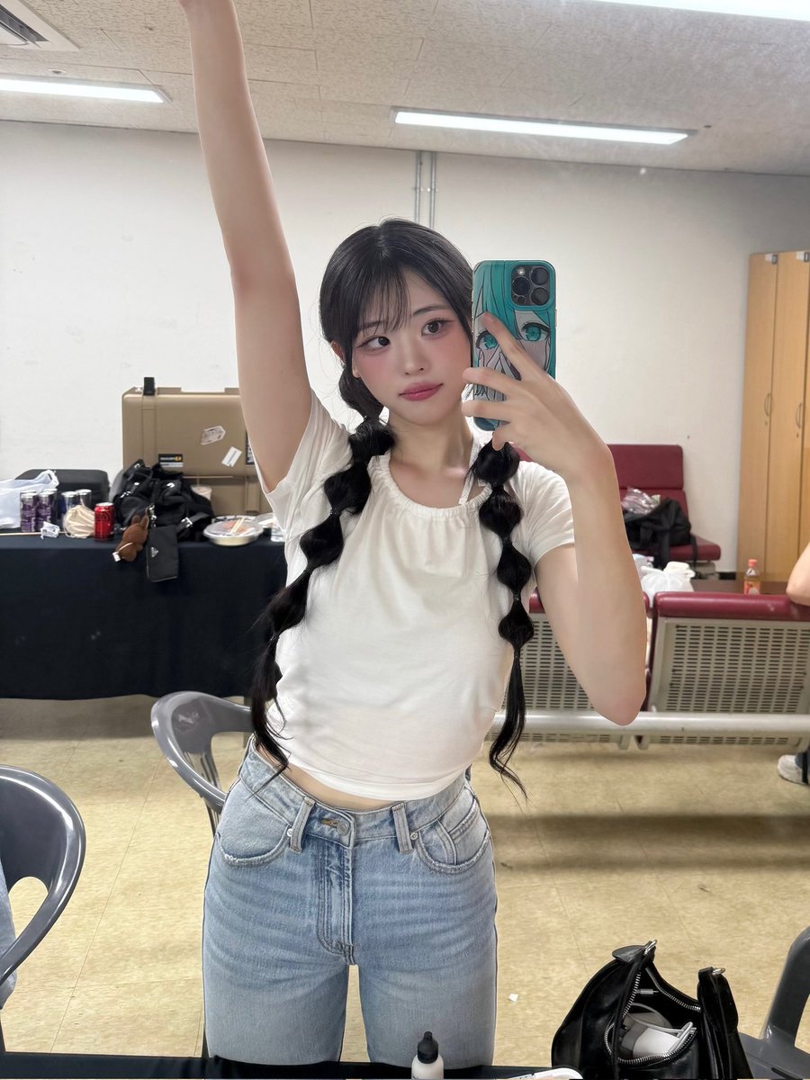 250817 QWER 위버스 #히나 💙

팬싸인회랑 7락!!
너무 재밌었어요😻
귀여운 머리해서 행복🫧
다들 조은꿈꿔요오

#QWER #HINA #ひな #냥뇽녕냥 #장나영