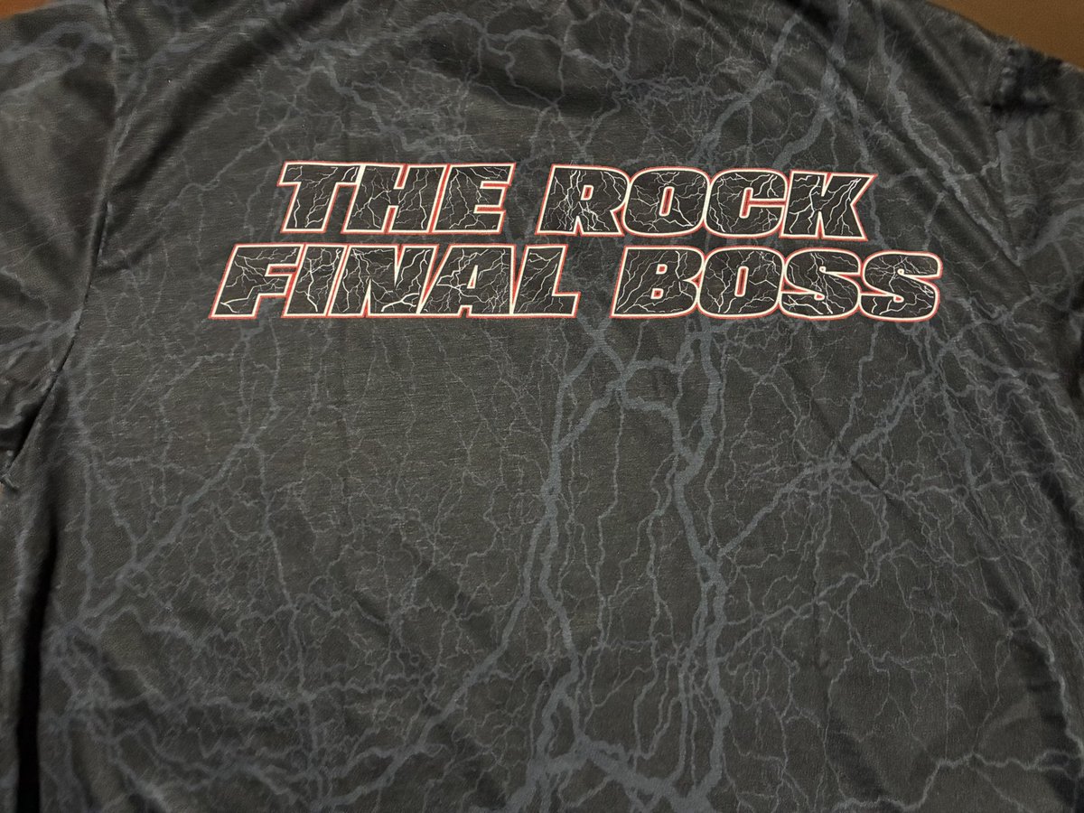 JaviW_'s tweet image. Comenzamos con #IBringIt, luego pasamos #BootToAsses y ahora en nivel #TheFinalBoss 👊🏻

@TheRock 
@WWEShop