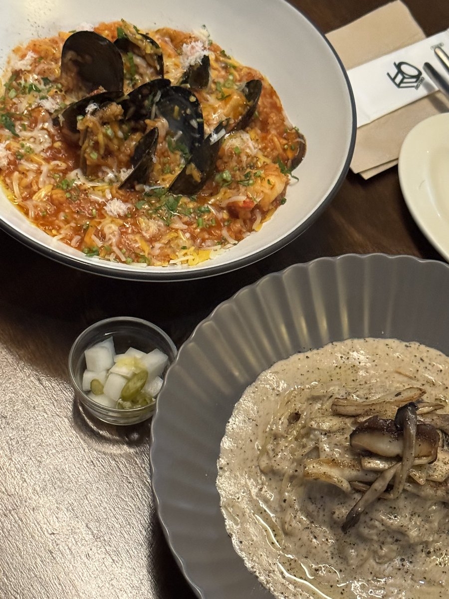 📍숙대입구 비일
앙나맛잇어서떵개하다가혀다데임
뒥셀 맛잇으니까꼭드시길
근데버섯좋아하는사람만
