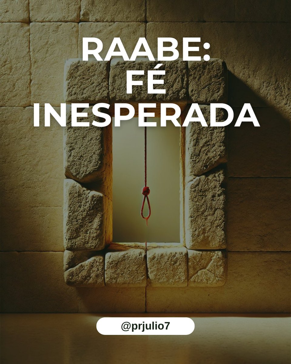 prjulio7's tweet photo. “Pela fé, Raabe, a prostituta, não foi destruída com os desobedientes, porque acolheu em paz os espias.”
(Hebreus 11:31, NAA)

O autor de Hebreus faz aqui uma pausa surpreendente: depois de patriarcas, líderes e heróis, ele cita Raabe, a prostituta. O contraste é intencional: a graça de Deus alcança os improváveis. O texto grego a chama de Ῥαὰβ ἡ πόρνη (Rhaáb hē pornē), sem suavizar sua condição social. Isso realça ainda mais o poder transformador da fé.

Historicamente, Jericó era uma cidade fortificada na entrada de Canaã. Como prostituta, Raabe vivia à margem, mas sua casa no muro (Js 2:15) lhe deu posição estratégica para acolher os espias. Arqueologicamente, os restos de Jericó mostram residências construídas junto à muralha, confirmando a plausibilidade do relato bíblico.

A fé de Raabe não foi teórica: ela agiu. Acolheu os espias “em paz” (μετ᾽ εἰρήνης / met’ eirēnēs), arriscando sua própria vida e escolhendo confiar no Deus de Israel. O sinal do fio vermelho em sua janela (Js 2:18) tornou-se símbolo de salvação, prenúncio do sangue de Cristo que cobre os que creem.

Teologicamente, a inclusão de Raabe mostra que a fé não é privilégio de uma linhagem, mas resposta aberta a todos os que se entregam a Deus. Por isso, Mateus a inclui na genealogia de Jesus (Mt 1:5), mostrando que do seu ato de fé surgiu descendência messiânica.

Raabe nos lembra que a fé verdadeira não depende de passado perfeito, mas de confiança no Deus que transforma. Ninguém está longe demais para que a graça o alcance.

A fé que agrada a Deus nasce muitas vezes nos lugares mais improváveis e transforma vergonha em testemunho.