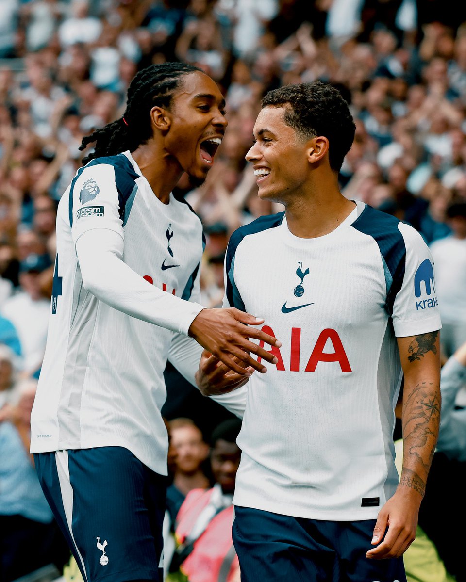 TWEETATSAN's tweet photo. Tottenham Hotspur have won nine of their ten Premier League home games against Burnley (D1), only failing to take all three points in a 1-1 draw in August 2017, under Mauricio Pochettino.

Perfect start. 😁⚪

#THFC
#TOTBUR https://t.co/8JttkjyvHC
