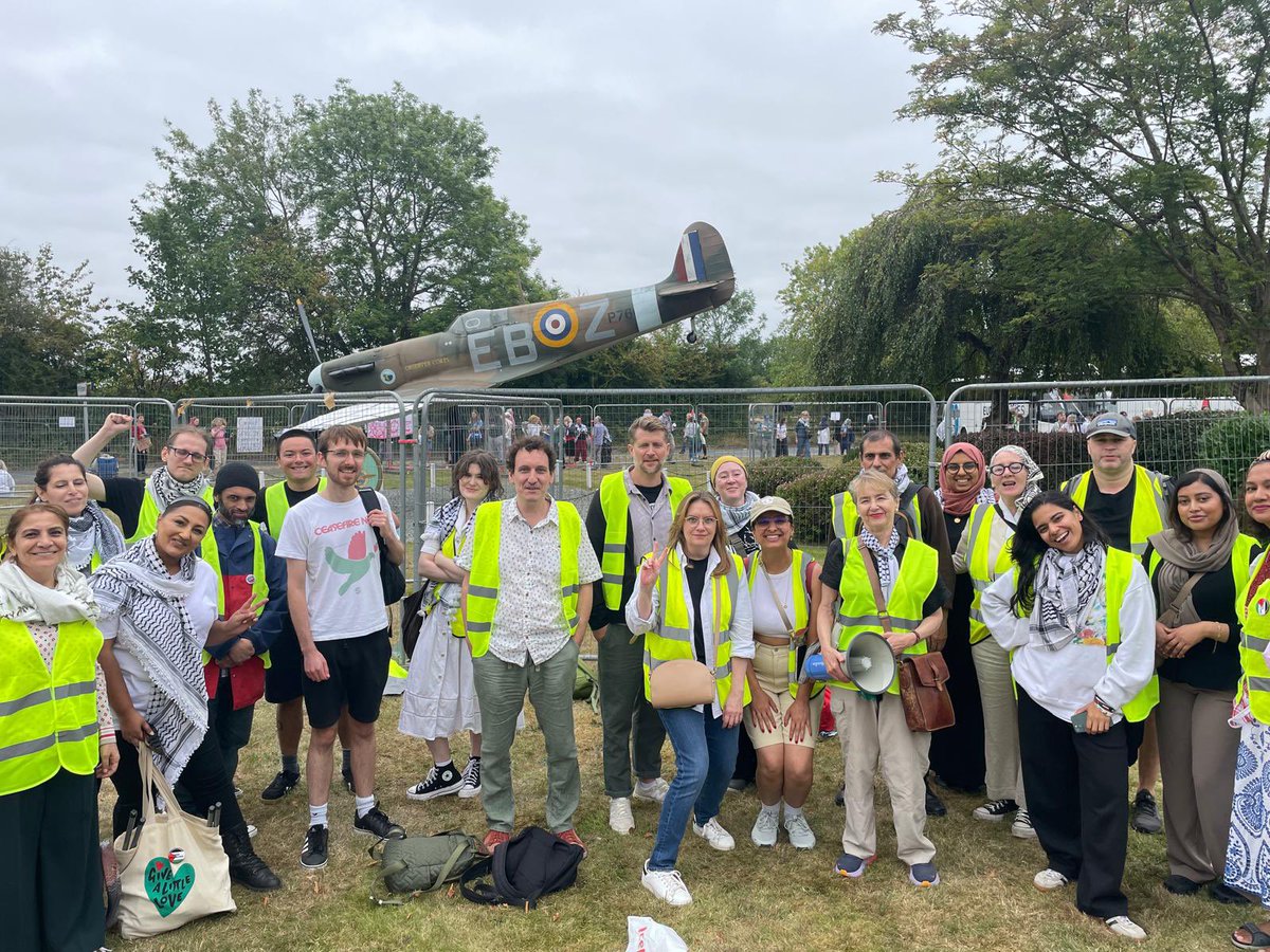 STWuk's tweet photo. Just some of the amazing stewarding crew on today’s Red Line for Palestine protest at RAF High Wycombe! 

Thanks and congratulations to all stewards and every one of the thousands who surrounded the base today

#StopArmingIsrael https://t.co/tyIIarENaS