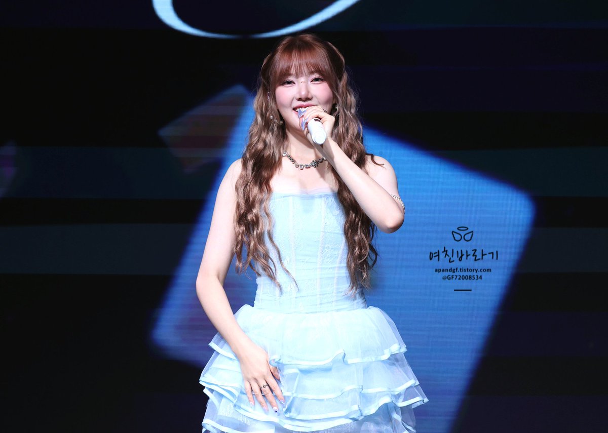 #VIDEO | Músicas que a Yerin apresentou no seu fanmeeting Chapter Y.

— Believer.
youtu.be/u5xaBNngPIo

— Permeate.
youtu.be/IDJXFtTV_y0

— Save Me.
youtu.be/DUq74_HnLRM

— Summer Charm.
youtu.be/T0RceELAUI0

— Wavy.
youtu.be/IdkHNShQIkA

— Wheel Of The Year.