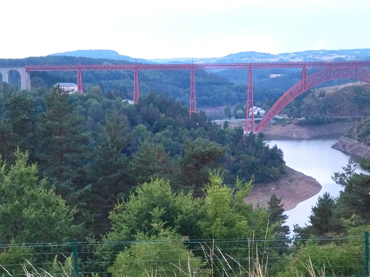 Aredius44's tweet image. Enfin ! on l&apos;a vu ! on n&apos;était pas passé loin à vélo vers 1963 ! #Eiffel #Garabit