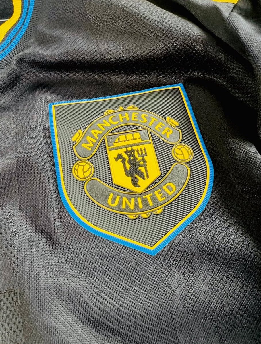 UtdLoyals_'s tweet image. 🚨🎁 Giving away 1x 25/26 #MUFC 3rd kit to a lucky follower. All you have to do to enter is the follow the steps below:

• Like this post ❤️
• Retweet 🔄
• MUST follow @UtdLoyals_ 👹
• Comment #MUFC and a player name 😍