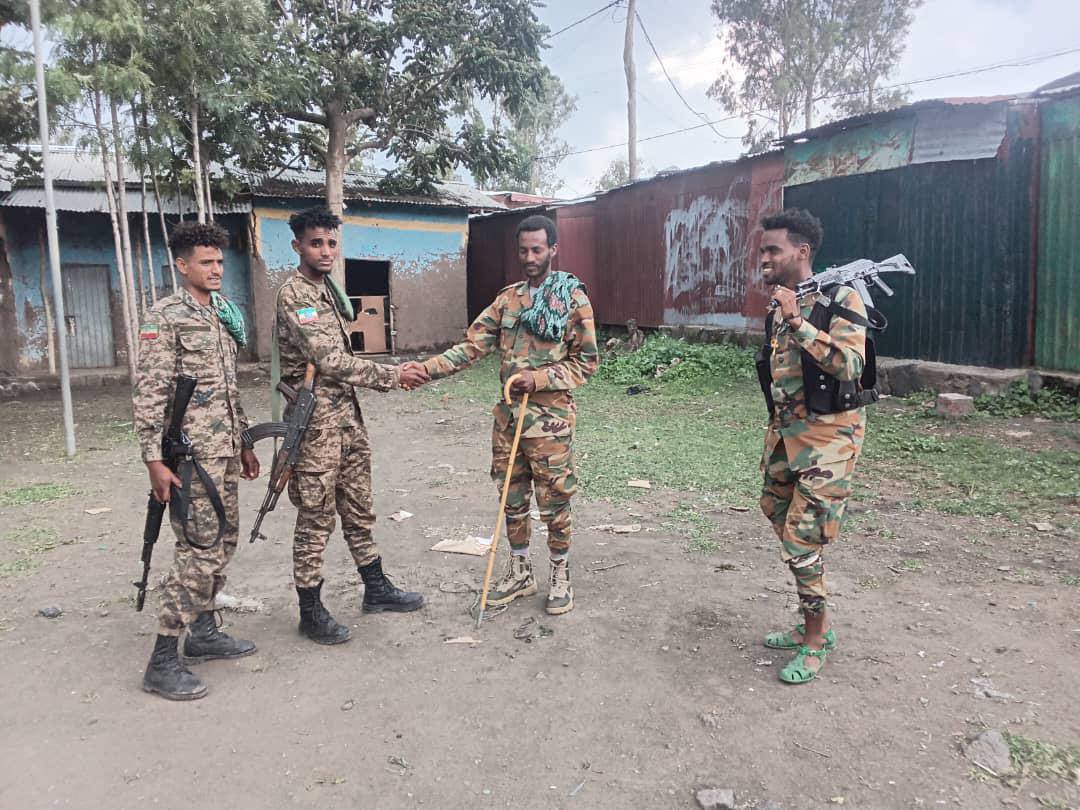 የአማራ ፋኖ ብሔራዊ ኃይል (አፋብኃ) ምስራቅ አማራ ቀጠና ምኒልክ ዕዝ!

የ58ኛ ክፍለጦር 2ኛ ሻለቃ ዘመቻ መሪ እና አጃቢዎቹ ሶስት ክላሽ በመያዝ ፋኖን ተቀላቀሉ:: 

የፋሽስቱ አገዛዝ ብልፅግና ሰራዊት ሰሜን ምስራቅ ዕዝ 58ኛ ክፍለጦር 2ኛ ሻለቃ ዘመቻ